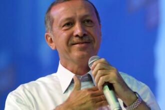 Ο Ερντογάν προηγείται με διαφορά σε δημοσκόπηση