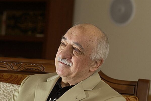 Ο Ερντογάν κατά του “πνευματικού” του!