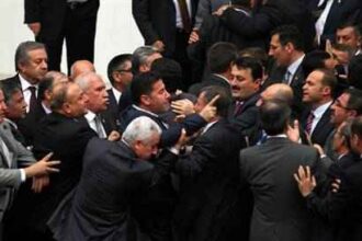 Kαυγάς στο τουρκικό Κοινοβούλιο