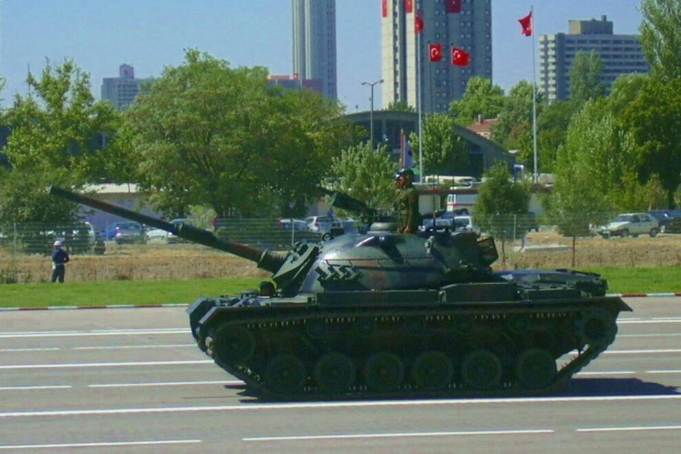 Τουρκία:”Tα άρματα μας,χαλάνε στις στρατιωτικές παρελάσεις”