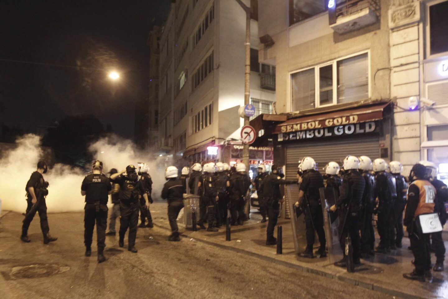 Τουρκία: Άγριες συγκρούσεις με νεκρούς διαδηλωτές – ΒΙΝΤΕΟ – ΦΩΤΟ