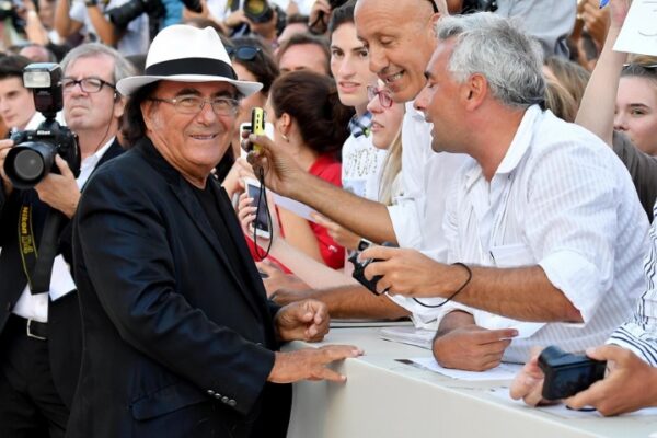 Επικίνδυνος για την εθνική ασφάλεια της Ουκρανίας ο… τραγουδιστής Αλ Μπάνο!