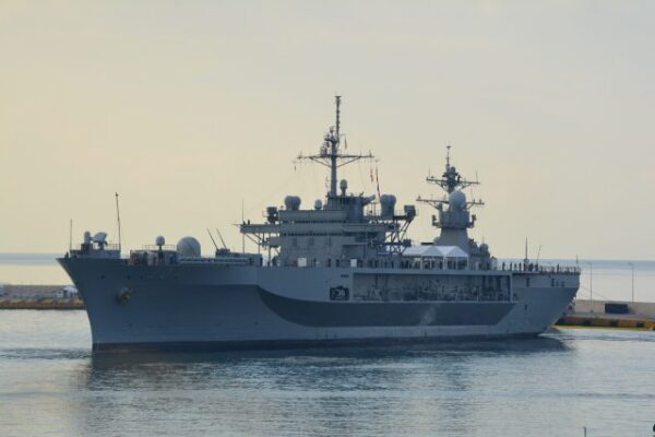 USS Mount Whitney: Η ναυαρχίδα του 6ου στόλου στον Πειραιά – BINTEO