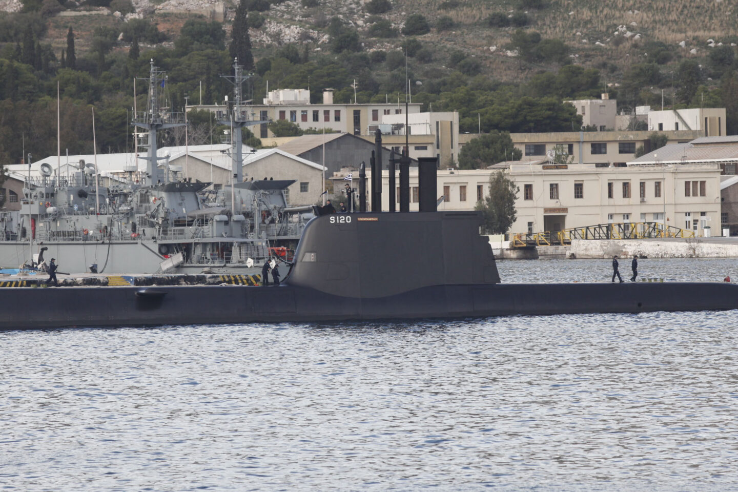 “Δεν ασχολείται κανείς με ναυπηγεία και υποβρύχια”!Μήπως να ασχοληθεί ο Σαμαράς με τη Μέρκελ;