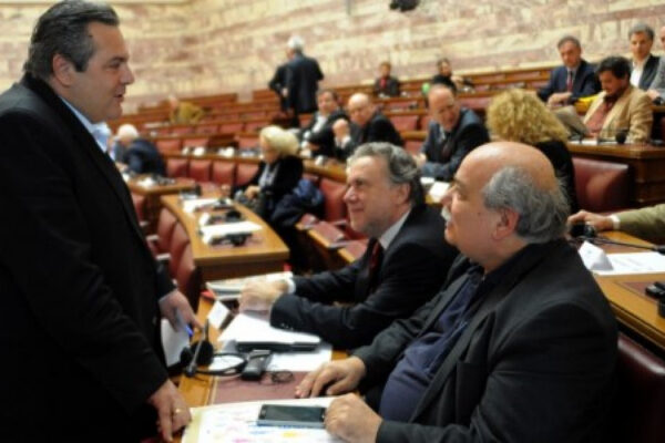 Καμμένος σε Βούτση: “Απεκδύομαι την προστασία της υπουργικής μου ιδιότητας”
