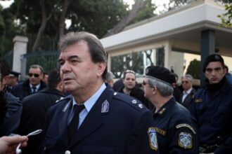 Πίεση στην Κυβέρνηση να μην υπαχθούν οι ένστολοι στο ΕΤΕΑ
