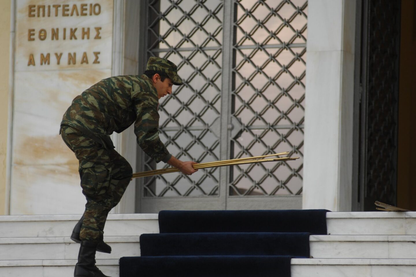 “Προαιρετική” θητεία στα 18 με κίνητρα προτείνει η ΝΔ – ΒΙΝΤΕΟ