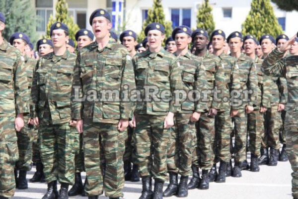 Ορκίστηκε μαύρος στρατιώτης στη Λαμία. Τι κάνει η Χρυσή Αυγή;
