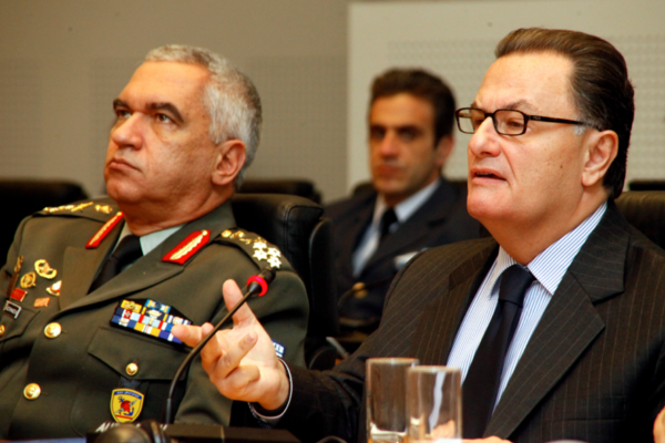 “Μας εξαθλιώσατε, τουλάχιστον σταματήστε τη κοροϊδία”! Απάντηση για το “νέο μισθολόγιο”