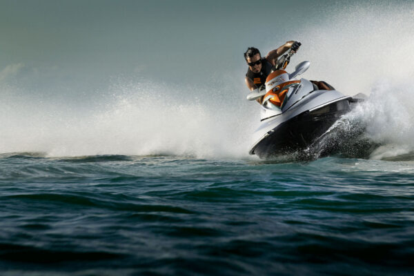 Με jet ski περνάνε μετανάστες στο Αιγαίο!