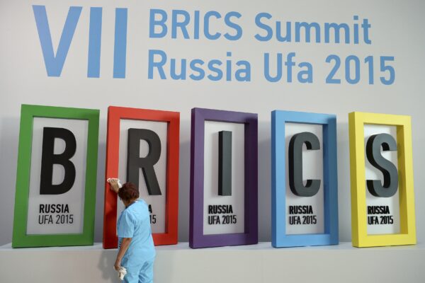 Οι BRICS συζητούν την ένταξη της Ελλάδας στη σκιά του ευρωπαϊκού τελεσιγραφου