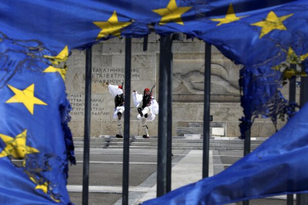 81% των Ελλήνων θεωρεί ότι η χώρα βαδίζει σε λάθος δρόμο! Αλλά συνεχίζουμε…