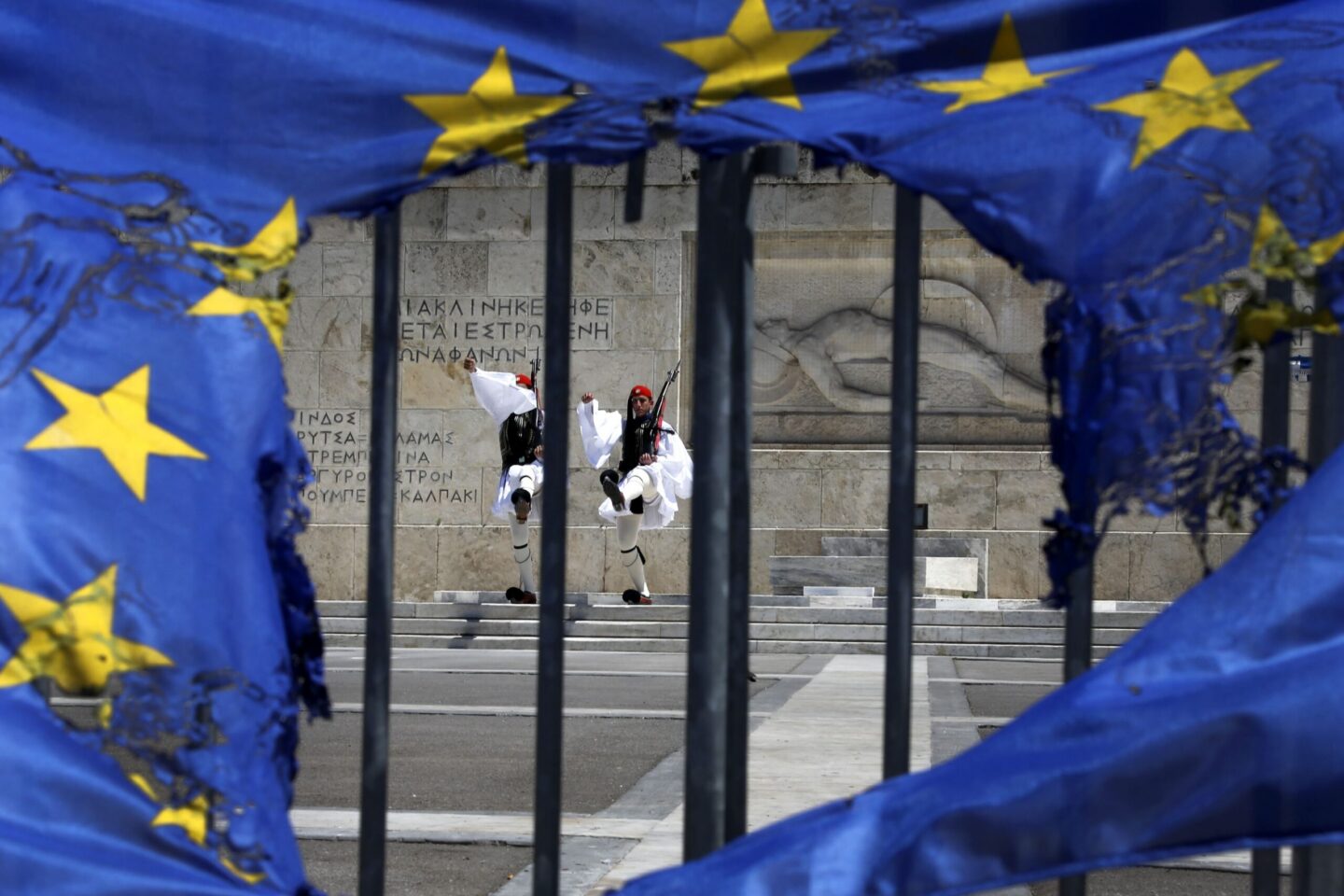 81% των Ελλήνων θεωρεί ότι η χώρα βαδίζει σε λάθος δρόμο! Αλλά συνεχίζουμε…