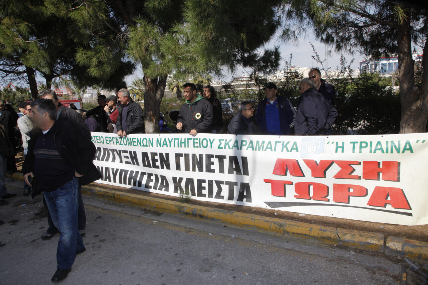Ένταση και πάθος στην συνάντηση Παναγιωτόπουλου-εργαζομένων στον Σκαραμαγκά