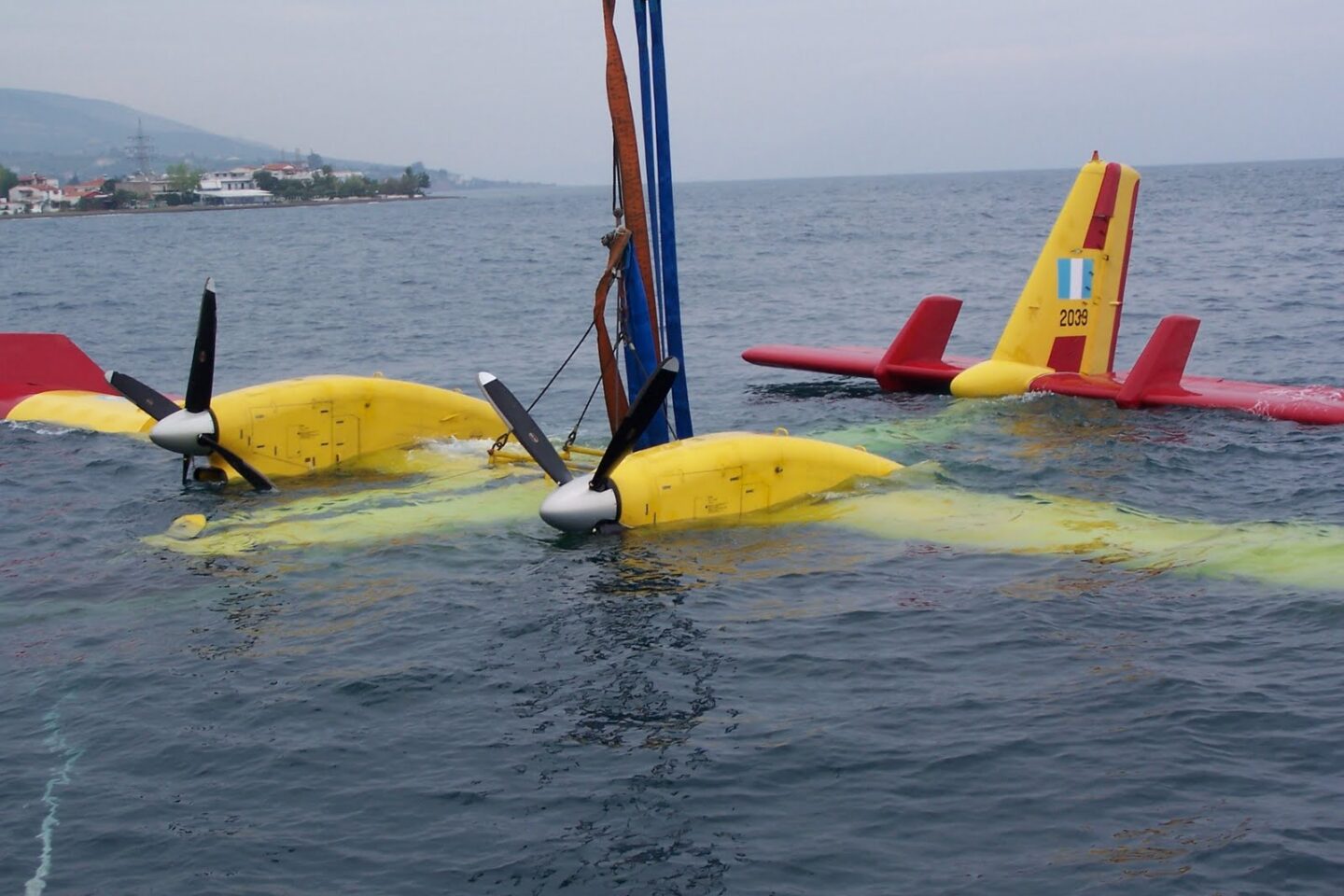 Ανέλκυσαν το πυροσβεστικό αεροσκάφος από τον βυθό