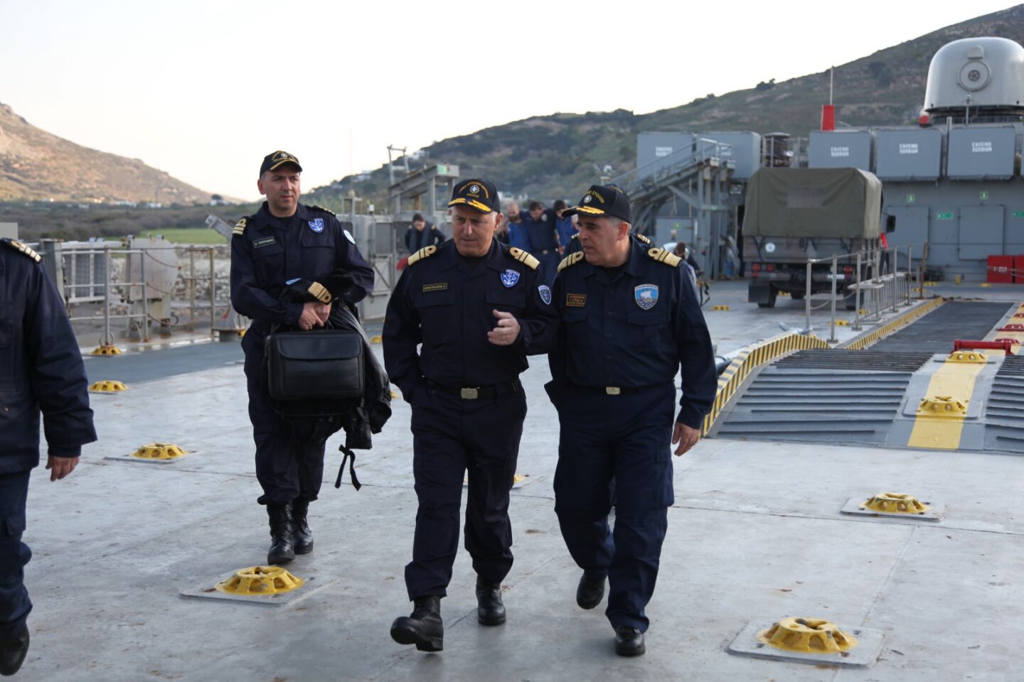 Ελικοπτεράτος λαϊκισμός – Με αφορμή την πτήση Α/ΓΕΝ