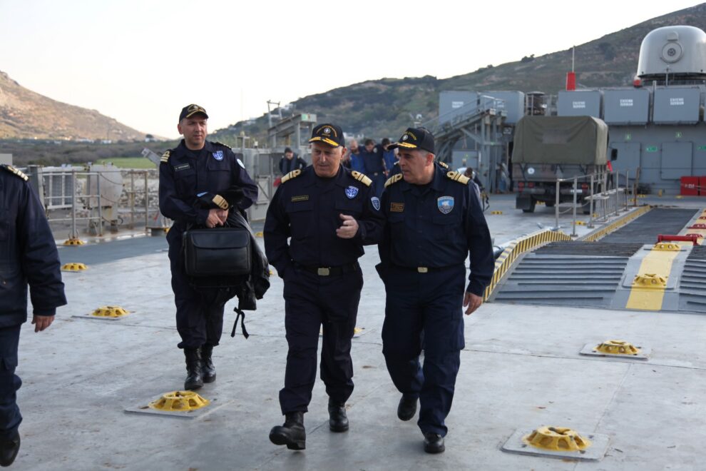 Ελικοπτεράτος λαϊκισμός – Με αφορμή την πτήση Α/ΓΕΝ