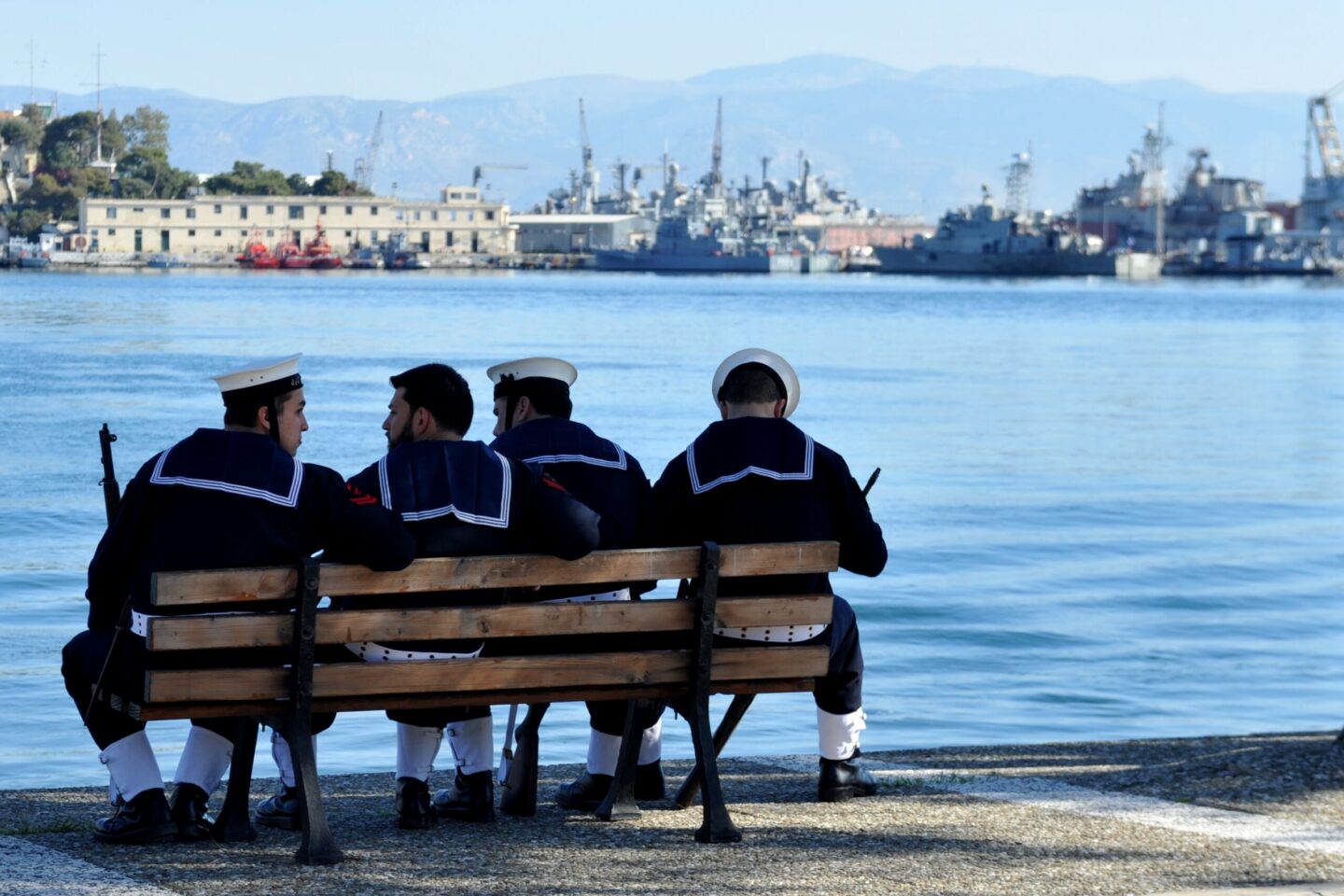 “Ναύτης βγήκε στη στεριά” με τους νησιώτες να θελουν να τους…κρατήσουν!