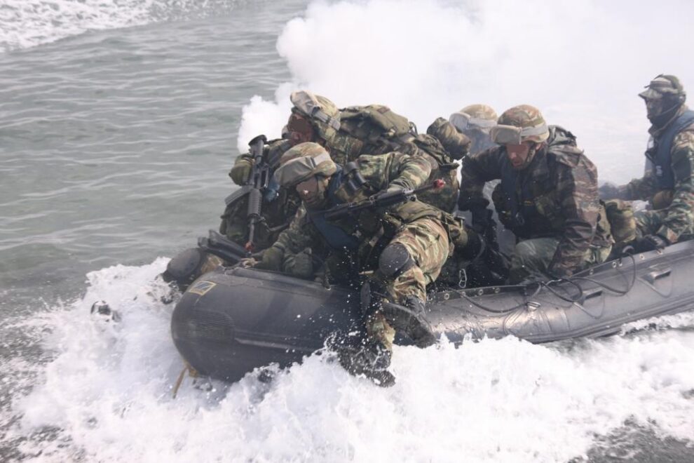 “Ποια αναδιοργάνωση”; Στρατός με μεγάλο κόστος και “πλεόνασμα” ανωτάτων 1 χρόνο μετά ο ΕΣ