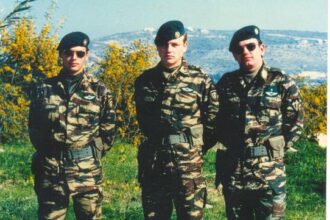 Τι σχέση έχει ο Γκλέτσος με τον ταγματάρχη πεζοναυτών που συνελήφθη;