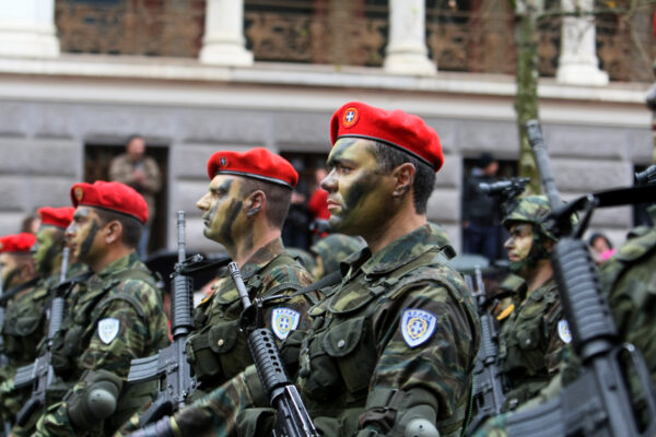Τα συνθήματα που φώναξαν στην παρέλαση – ΒΙΝΤΕΟ