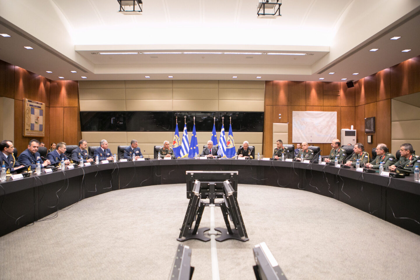 Τι ανακοίνωσε φεύγοντας ο Αβραμόπουλος για αναβάθμιση P 3 και εκσυγχρονισμό F 16!