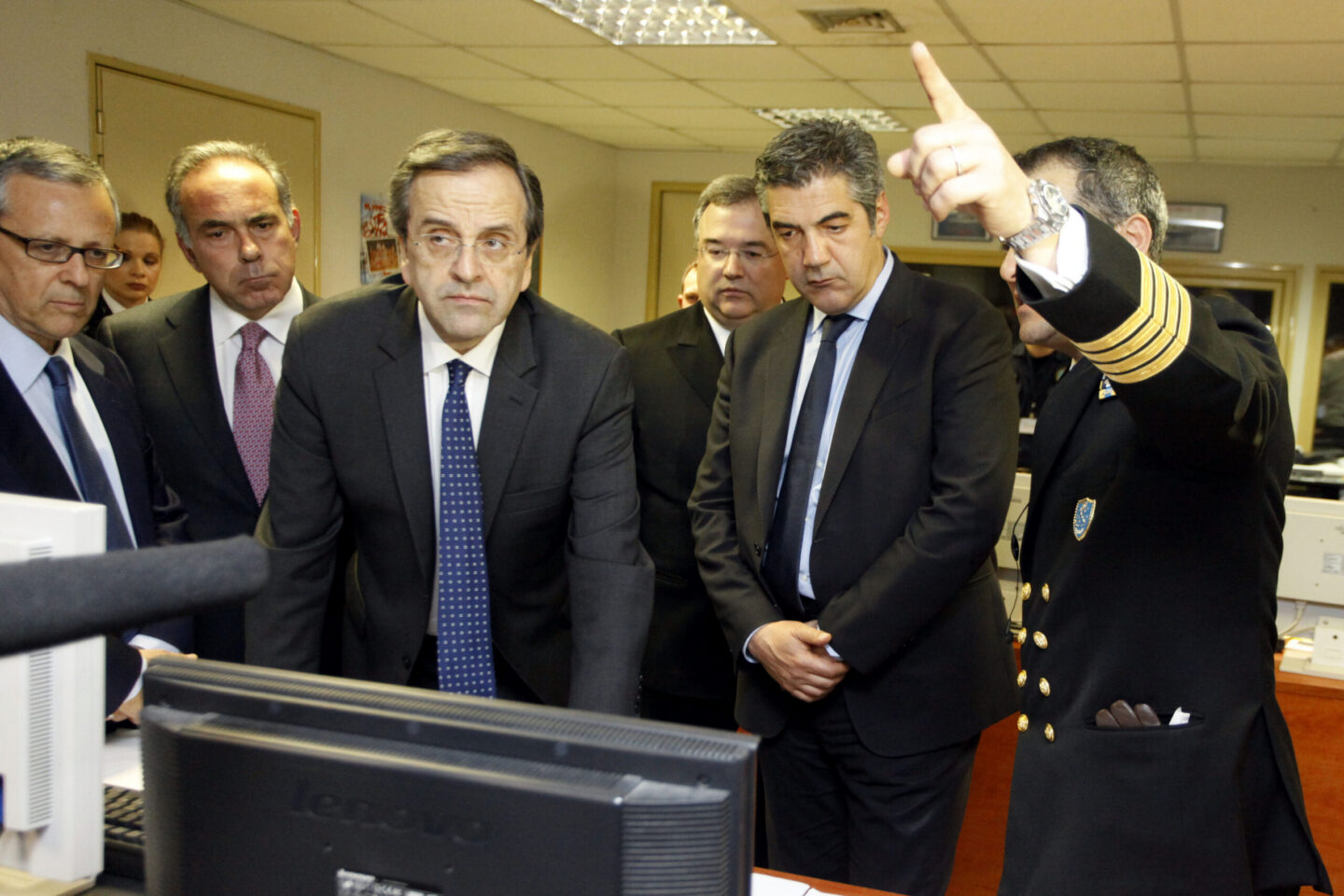 “Μην καλύπτεις κανένα για τα υποβρύχια” λένε στο Σαμαρά οι συνδικαλιστές της ΝΔ στα Ναυπηγεία!