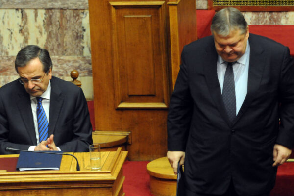 Απορρίφθηκε με 153 ψήφους η πρόταση δυσπιστίας αλλά απενεργοποιήθηκε η “βόμβα” των υποβρυχίων