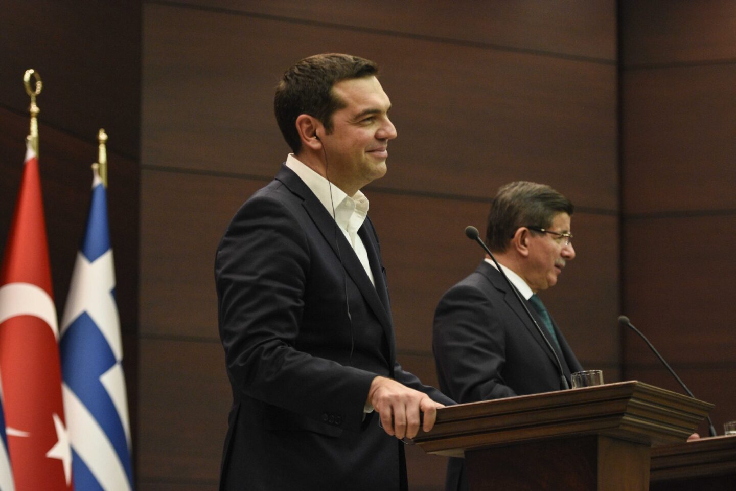 ΤΣΙΠΡΑΣ-ΝΤΑΒΟΥΤΟΓΛΟΥ: Το “φάουλ” του Αχμέτ και το ανοιχτό θέμα των περιπολιών στο Αιγαίο