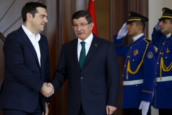 Ο Τσίπρας έθεσε θέμα παραβιάσεων στο Αιγαίο  και ο Νταβούτογλου μας είπε ότι “κι εσείς κάνετε”!