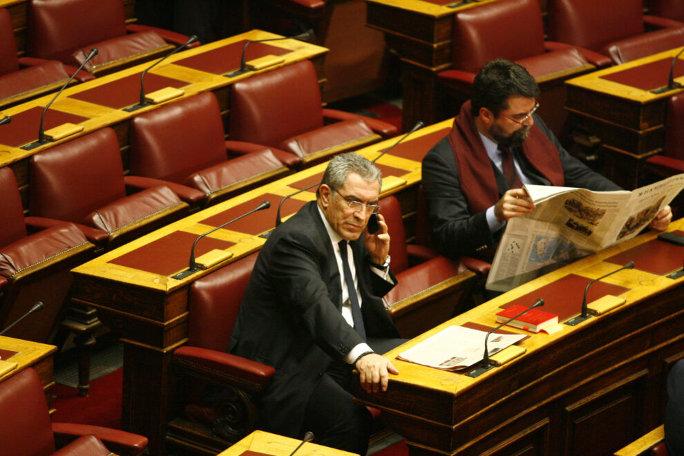160 ναι στον Δήμα 135 παρών και πάμε για άλλες δυο ψηφοφορίες και πολλά σενάρια