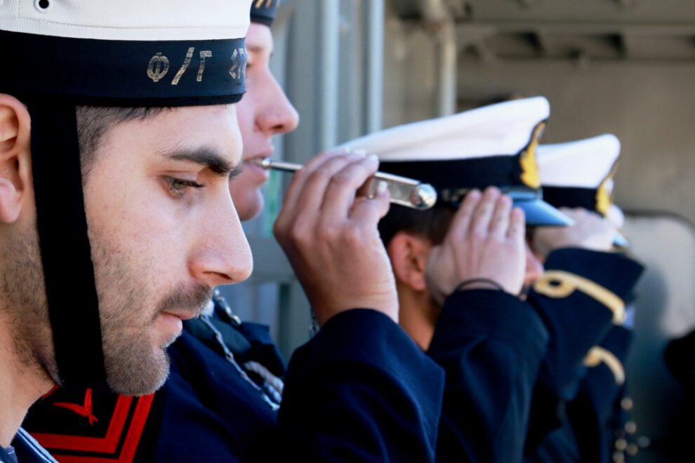1000 προσλήψεις στις Ένοπλες Δυνάμεις – Ποιοι μπορούν να ελπίζουν ,τι υπέγραψε ο Καμμένος