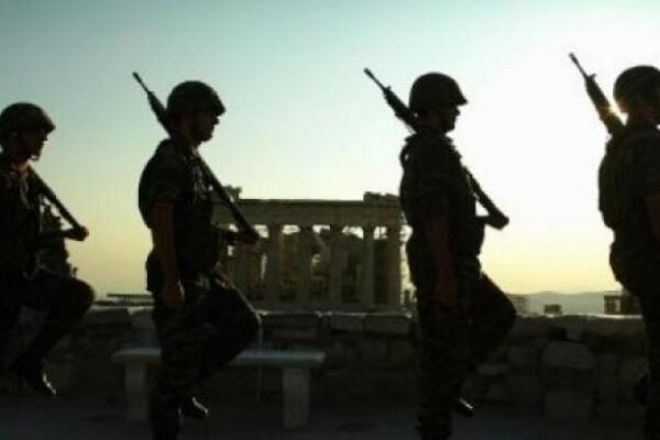 Τι μπορεί να κερδίζουν οι στρατιωτικοί αν μπουν στο ενιαίο μισθολόγιο – Πίνακες και αριθμοί