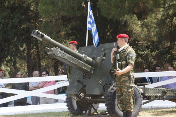 Ποιος υποστηρίζει οτι παλαιότερα “η διείσδυση των κομμάτων στις ΕΔ ήταν αδύνατη”!!!