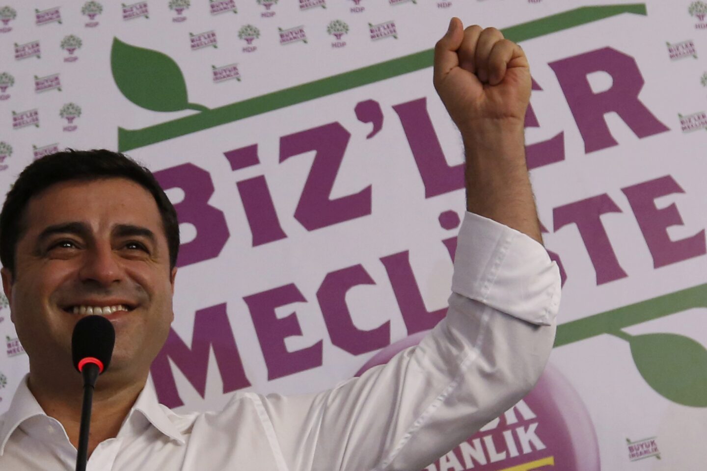 “Δεν θα διστάσουν να προκαλέσουν κλίμα εμφυλίου στην Τουρκία”! Σοβαρές καταγγελίες Ντεμίτρας!