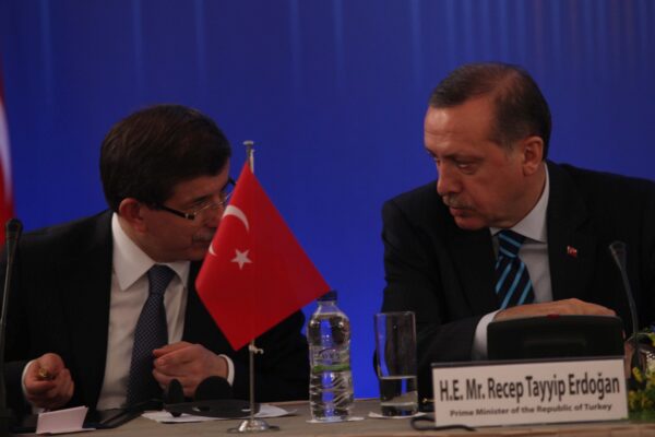 Ο Ερντογάν “καταργεί” τον Νταβούτογλου! Πάμε για σύγκρουση;