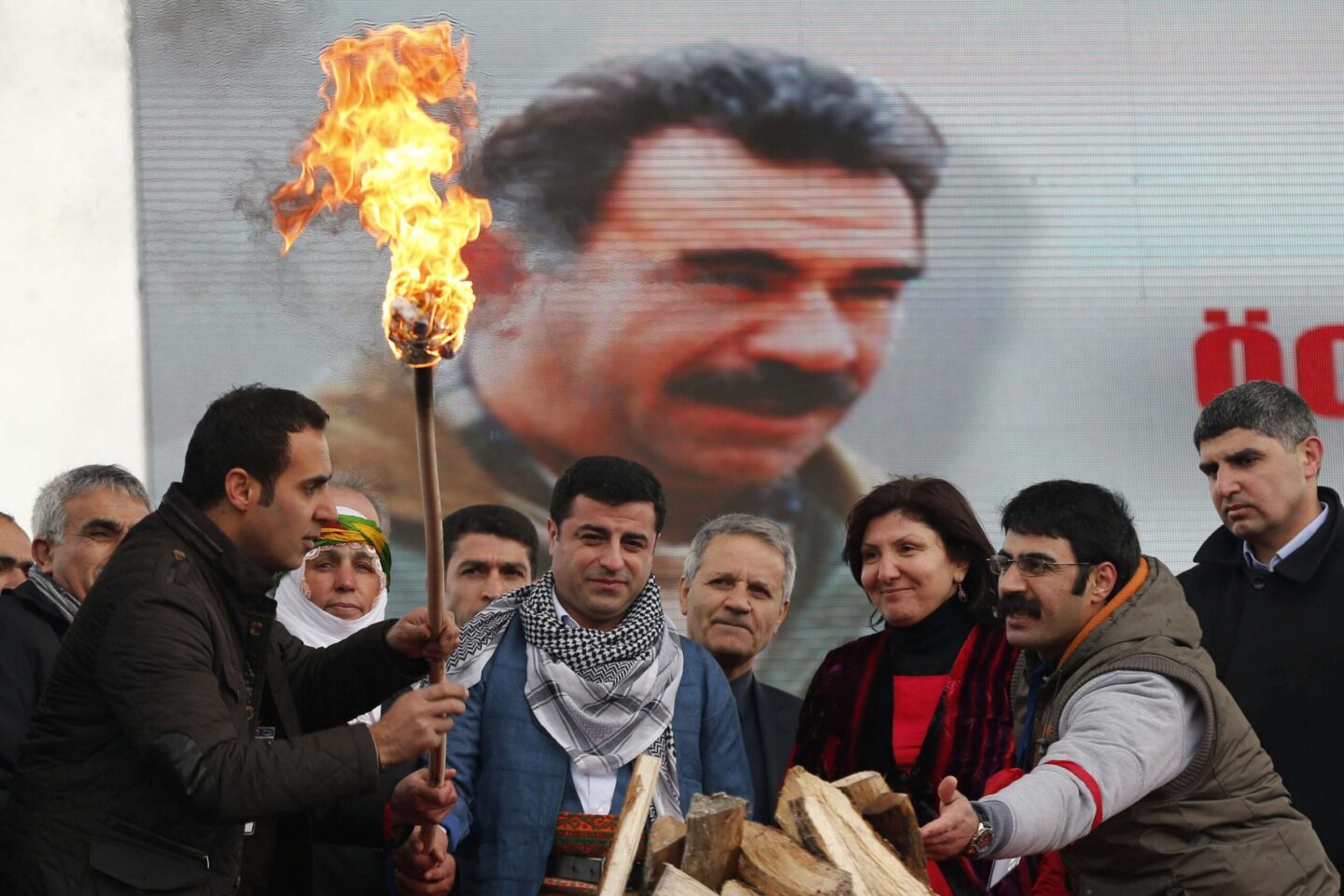 Γιατί ο Οτζαλάν ζήτησε κατάπαυση του πυρός. Άρθρο του Χ.Μηνάγια