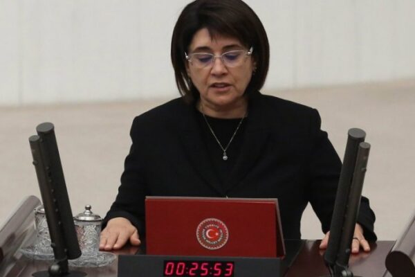 ΤΟΥΡΚΙΑ:Ορκίστηκε βουλευτής μιλώντας την κουρδική γλώσσα και προκαλεί σοκ στην Άγκυρα