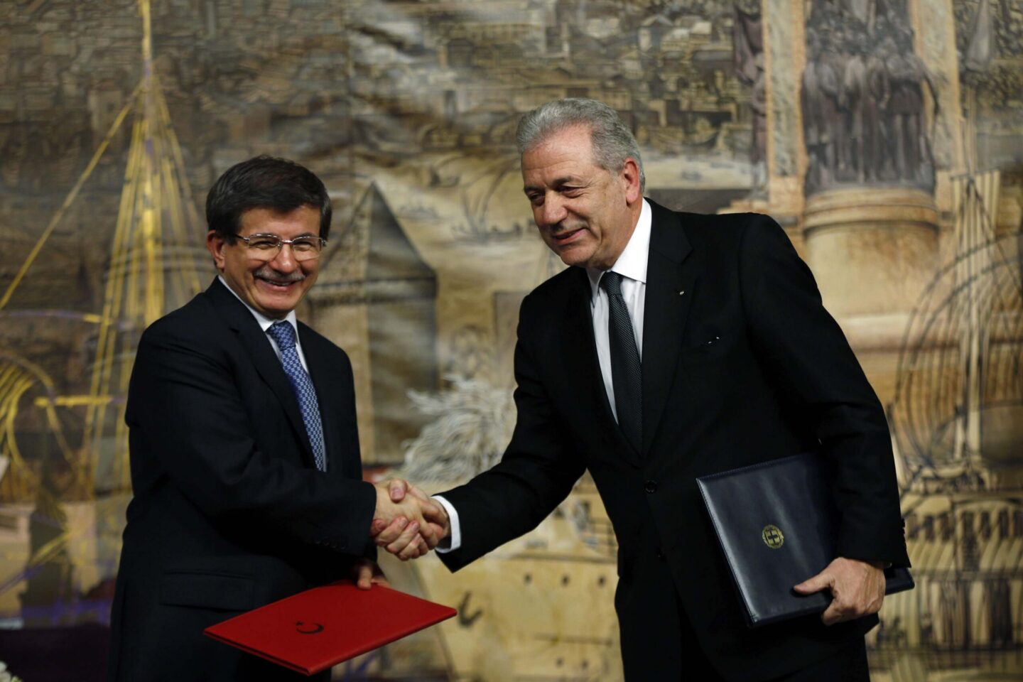 “Όλα γκρίζα” τα βλέπει στο Αιγαίο ο Νταβούτογλου! Νέες περίεργες δηλώσεις του για νησιά