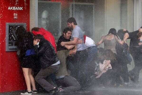 ΒΙΝΤΕΟ: Τουρκία – Ο θρίαμβος της “νέας δημοσιογραφίας” μέσα από ένα κινητό