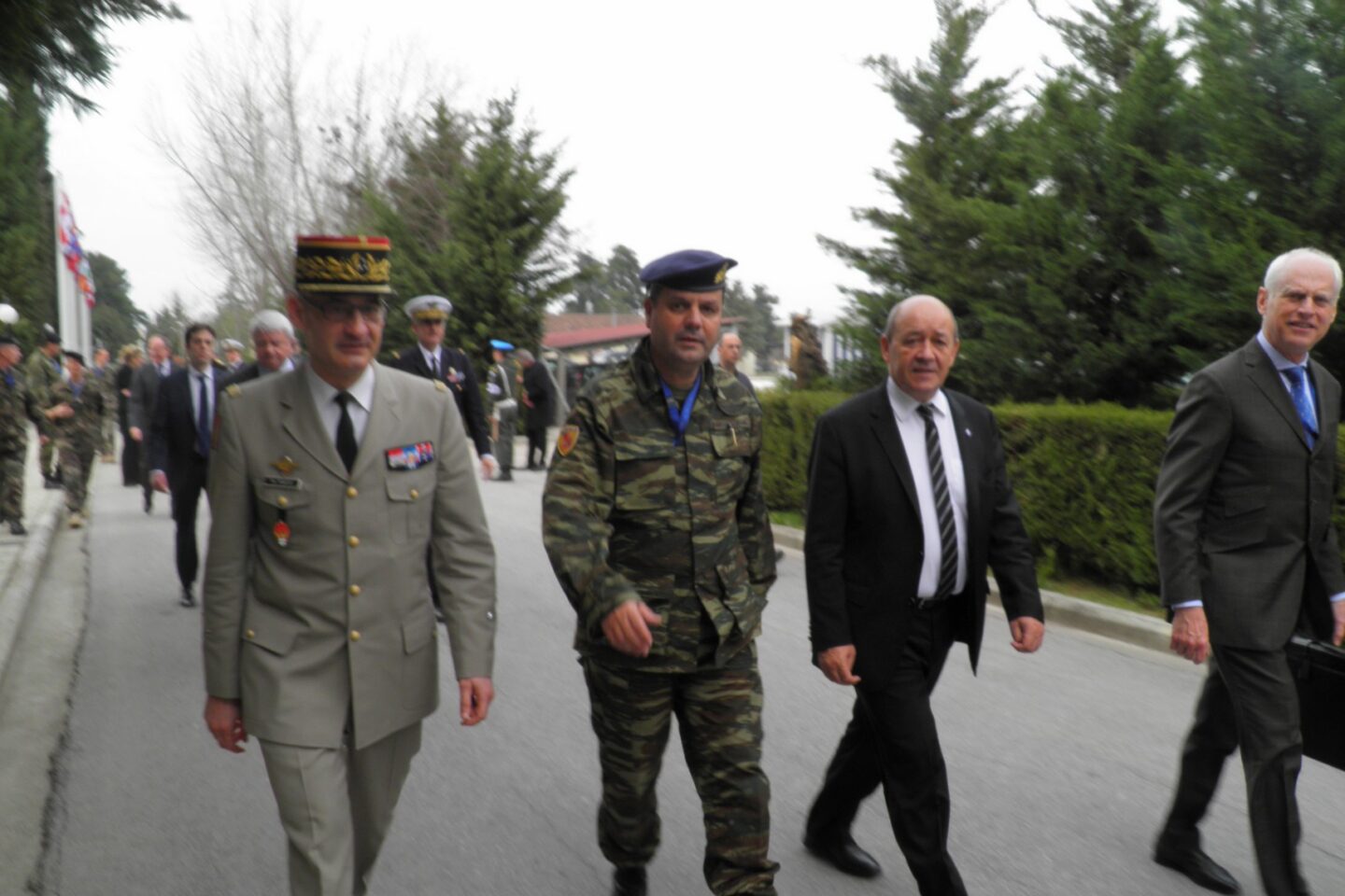“Επιθεώρηση” στο στρατηγείο της Λάρισας