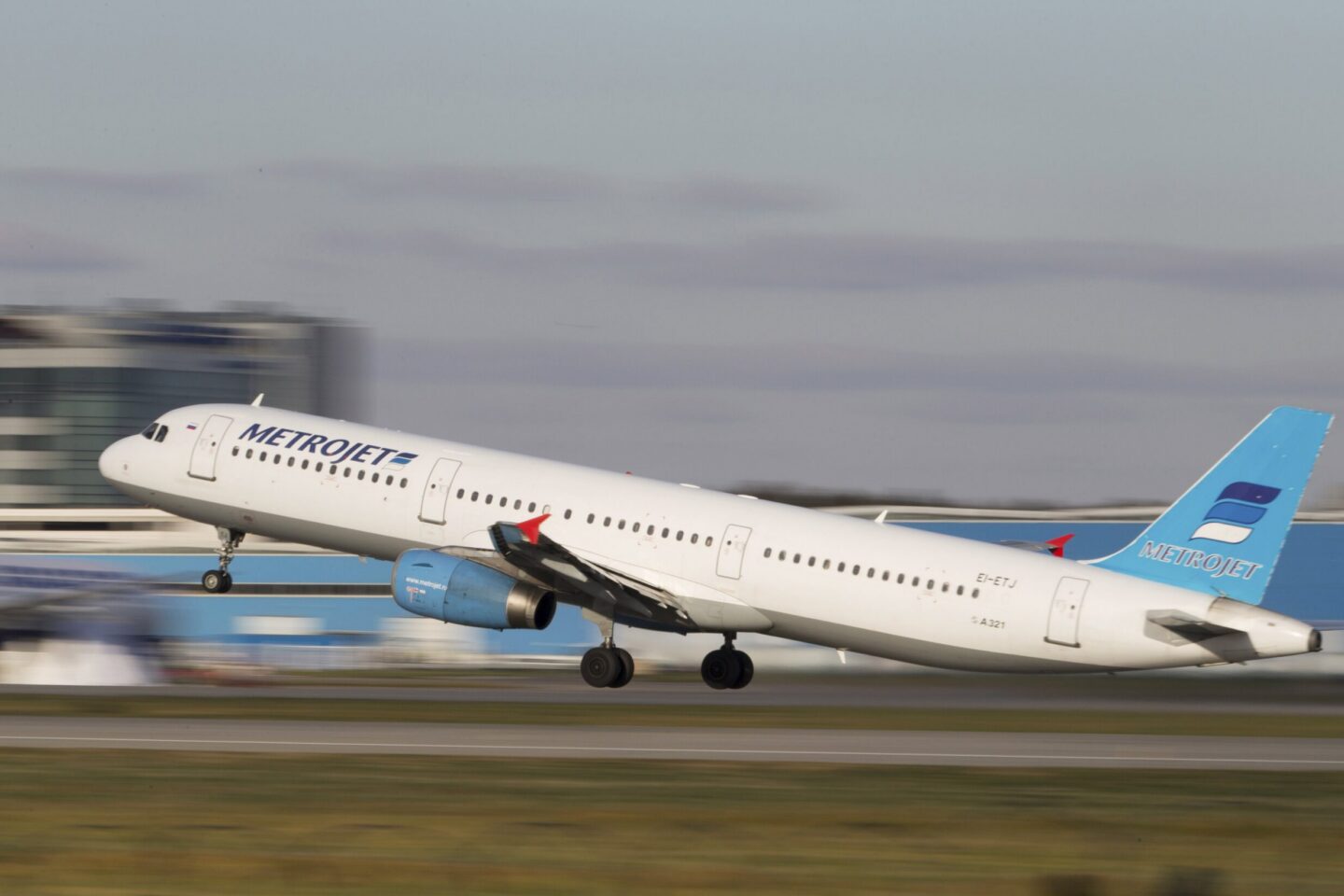 Ρωσικό Airbus: Γιατί η πιθανότερη αιτία της πτώσης είναι η έκρηξη βόμβας
