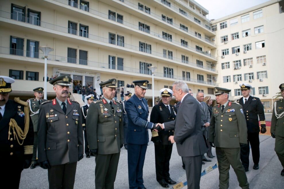 Τι είπε για τον κάθε Αρχηγό ο Αβραμόπουλος – “Αποχαιρετισμός” που θύμιζε κρίσεις
