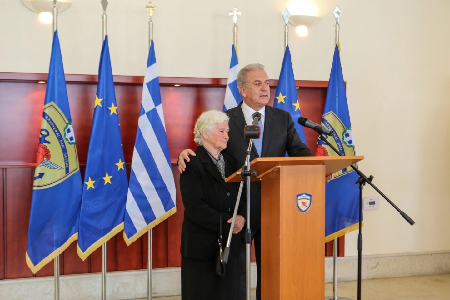 Η “απάντηση” στην “Μεγάλη Αλβανία” – Η γυναίκα που “φροντίζει” τους νεκρούς του 40 στο ΥΠΕΘΑ
