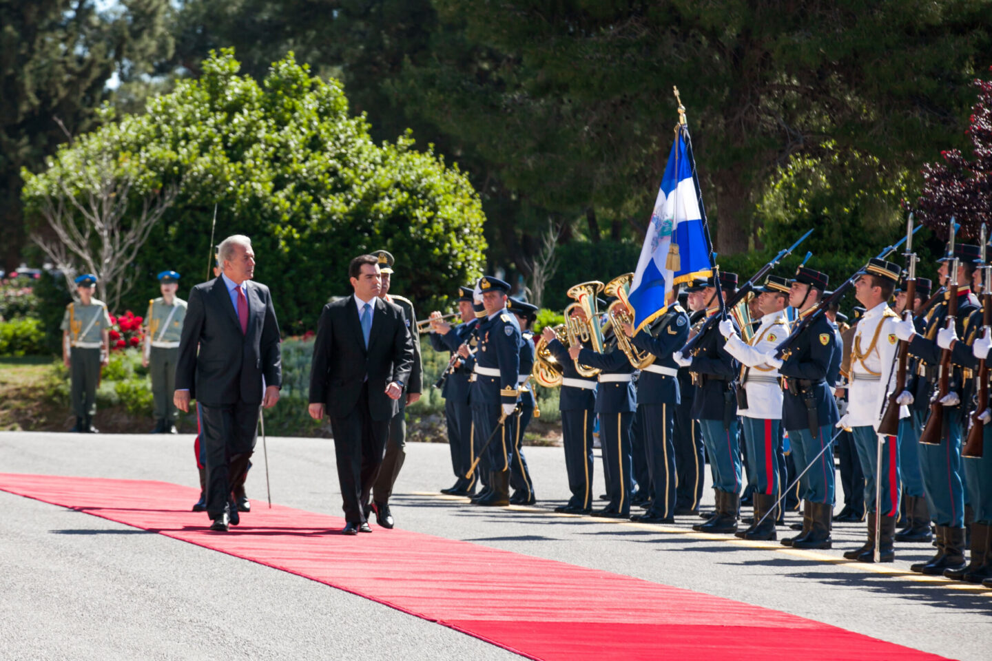 Τα “φάουλ” που βγάζουν μάτι στα αγήματα Τιμών! “Θερινοχειμερινή” εμφάνιση!
