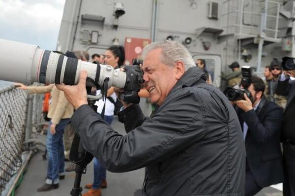 Ποιες είναι οι “στρατιωτικές” κόντρες Αβραμόπουλου – Βενιζέλου