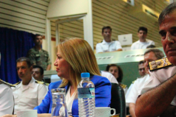Η Γεννηματά στον Στόλο – Στο πλάϊ της η υπασπιστής πλωτάρχης