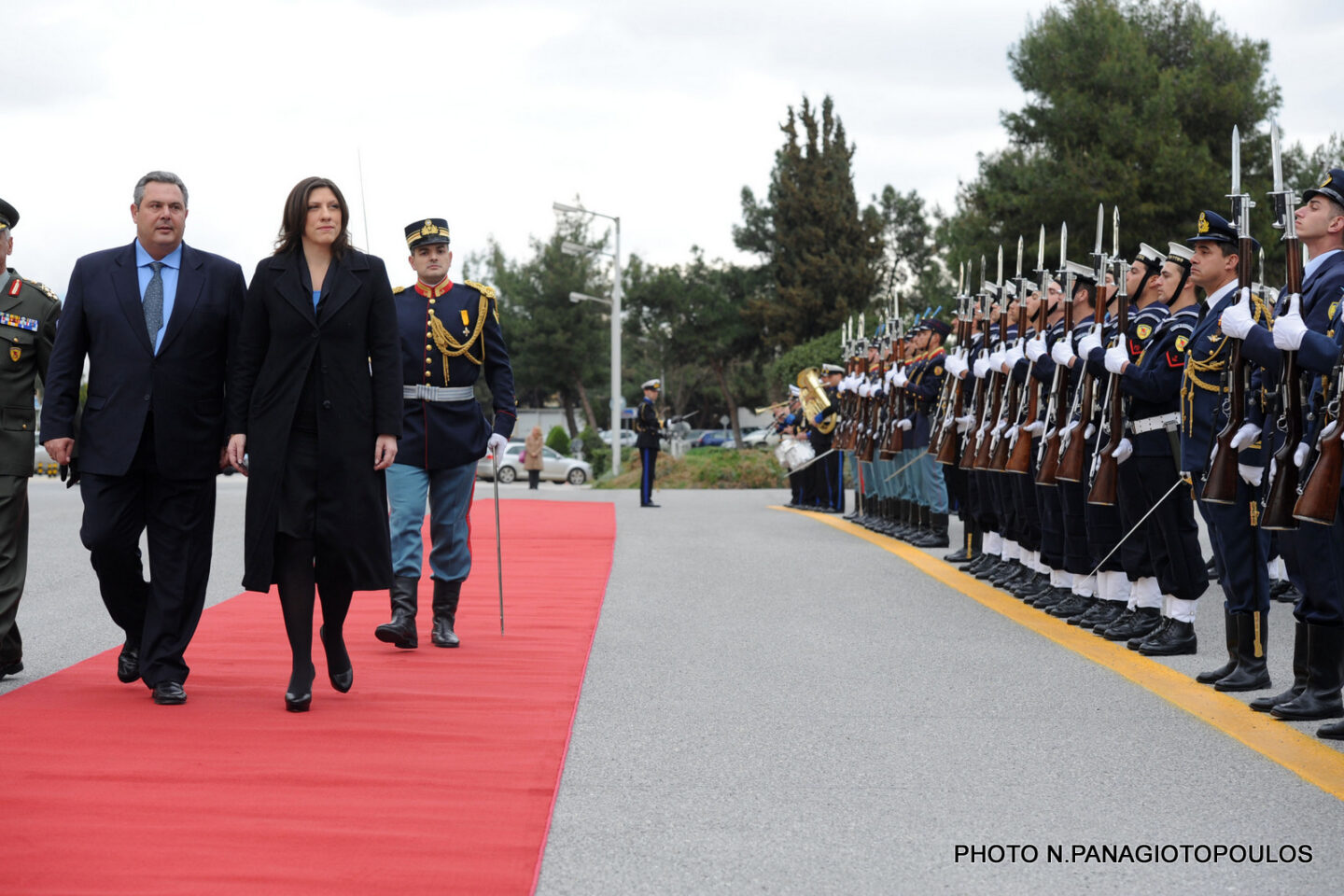 Η Ζωή “έστησε” μισή ώρα πολιτική και στρατιωτική ηγεσία στο ΥΠΕΘΑ! Τι είπε για το χρέος
