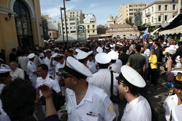 Ο κύβος ερρίφθη:νέες περικοπές αποδοχών