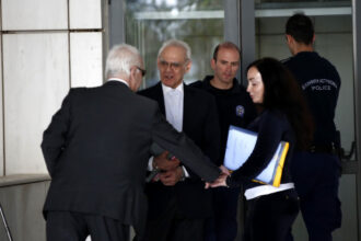 Άγρια χτυπήματα στον Τσοχατζόπουλο μέσα στη Φυλακή
